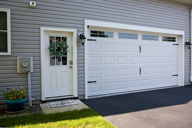 24/7 Emergency Garage Door Panel Replacement experts in Manson, IA
